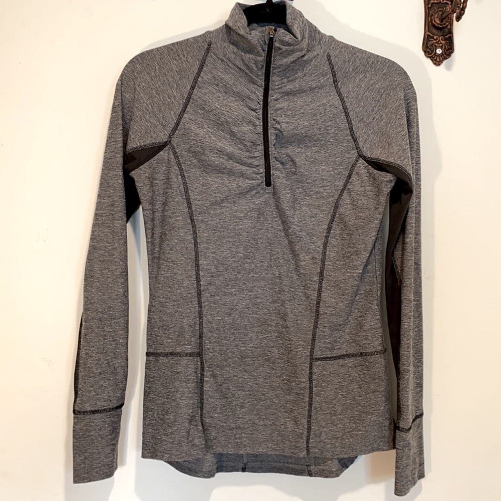 Champion athletic top. Rear zipper pocket. S. EUC